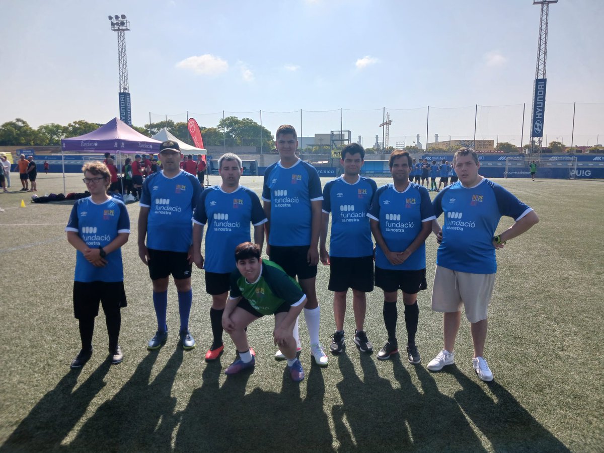 Conselleria de Famílies i Afers Socials (@goib_social) on Twitter photo ⚽️ La consellera Catalina Cirer ha assistit a la Jornada de cloenda de la lliga Insuperables
🥅 Hi han participat més de 100 persones amb diversitat funcional
🏆Un any més, el guanyador ha estat l'esport inclusiu! Enhorabona a tots i a <a href="/fundacioffib/">fundacioffib</a> per l'organització ⚽️ La consellera Catalina Cirer ha assistit a la Jornada de cloenda de la lliga Insuperables
🥅 Hi han participat més de 100 persones amb diversitat funcional
🏆Un any més, el guanyador ha estat l'esport inclusiu! Enhorabona a tots i a <a href="/fundacioffib/">fundacioffib</a> per l'organització