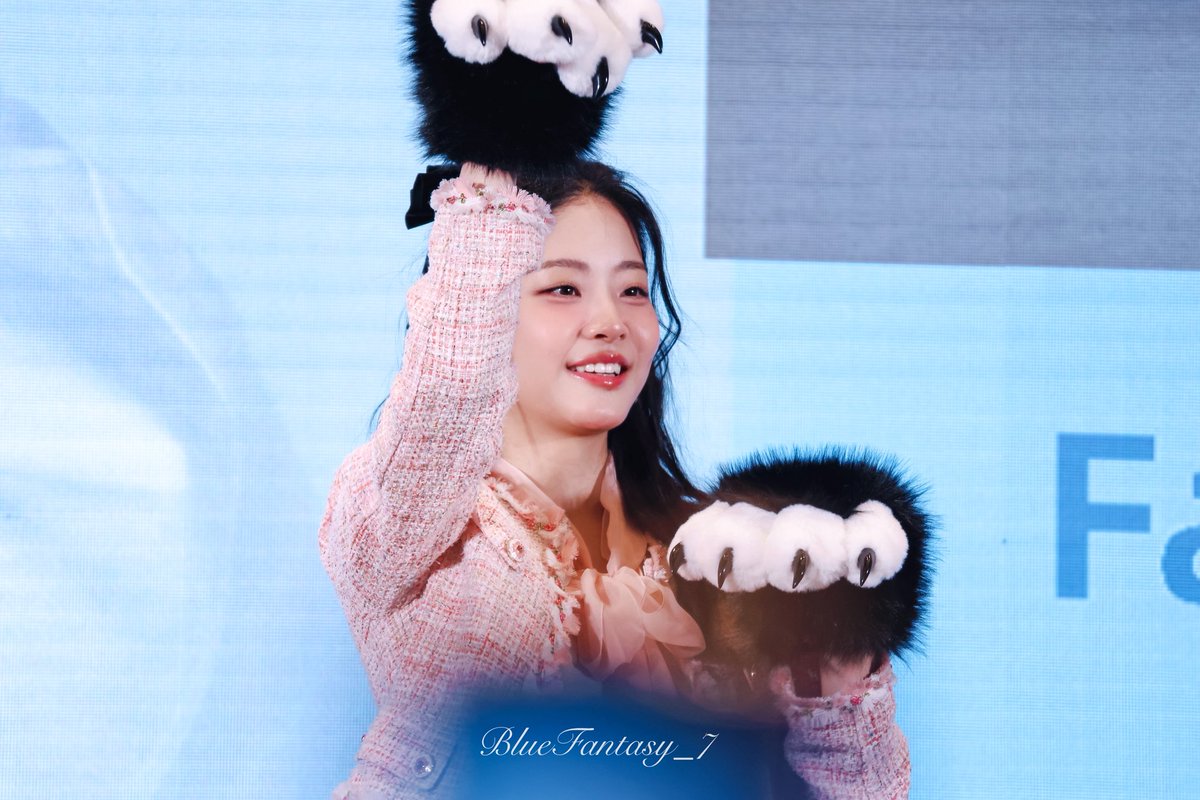 BlueFantasy_7's tweet image. 250601 ShangHai

🐈‍⬛

#정수빈 #ChungSubin
#정수빈상하이첫팬사인