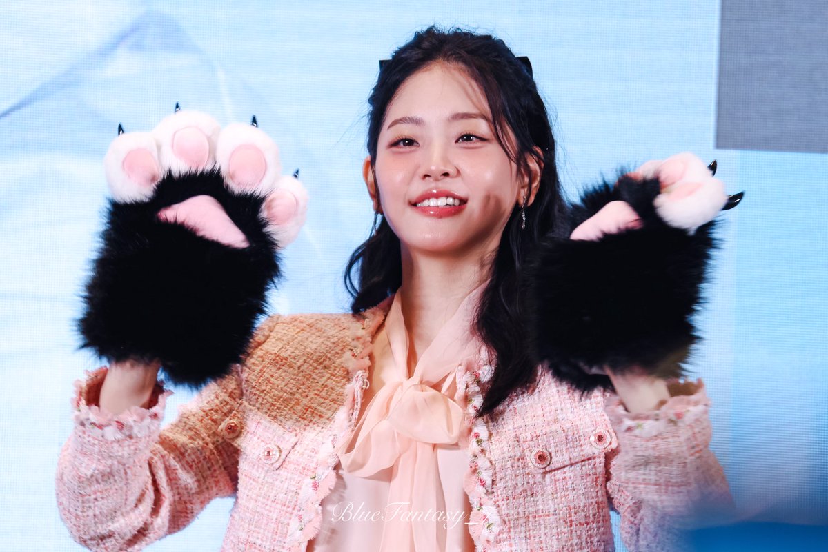 BlueFantasy_7's tweet image. 250601 ShangHai

🐈‍⬛

#정수빈 #ChungSubin
#정수빈상하이첫팬사인