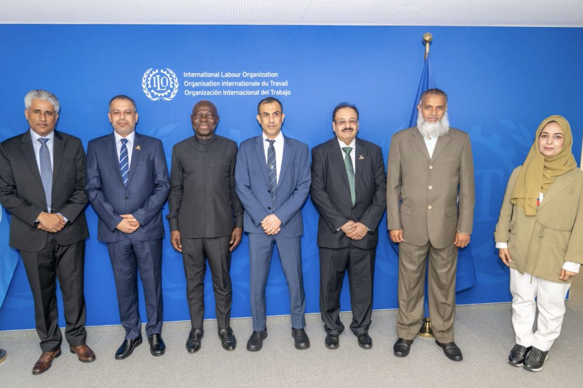 ضمن مشاركته في أعمال الدورة (113) لمؤتمر العمل الدولي المنعقد في جنيف، عقد وفد غرفة تجارة وصناعة عُمان برئاسة الشيخ راشد بن عامر المصلحي، النائب الأول لرئيس مجلس إدارة الغرفة، لقاءً مع المدير العام لمنظمة العمل الدولية. تناول اللقاء سبل تعزيز التعاون المشترك بين الغرفة والمنظمة،