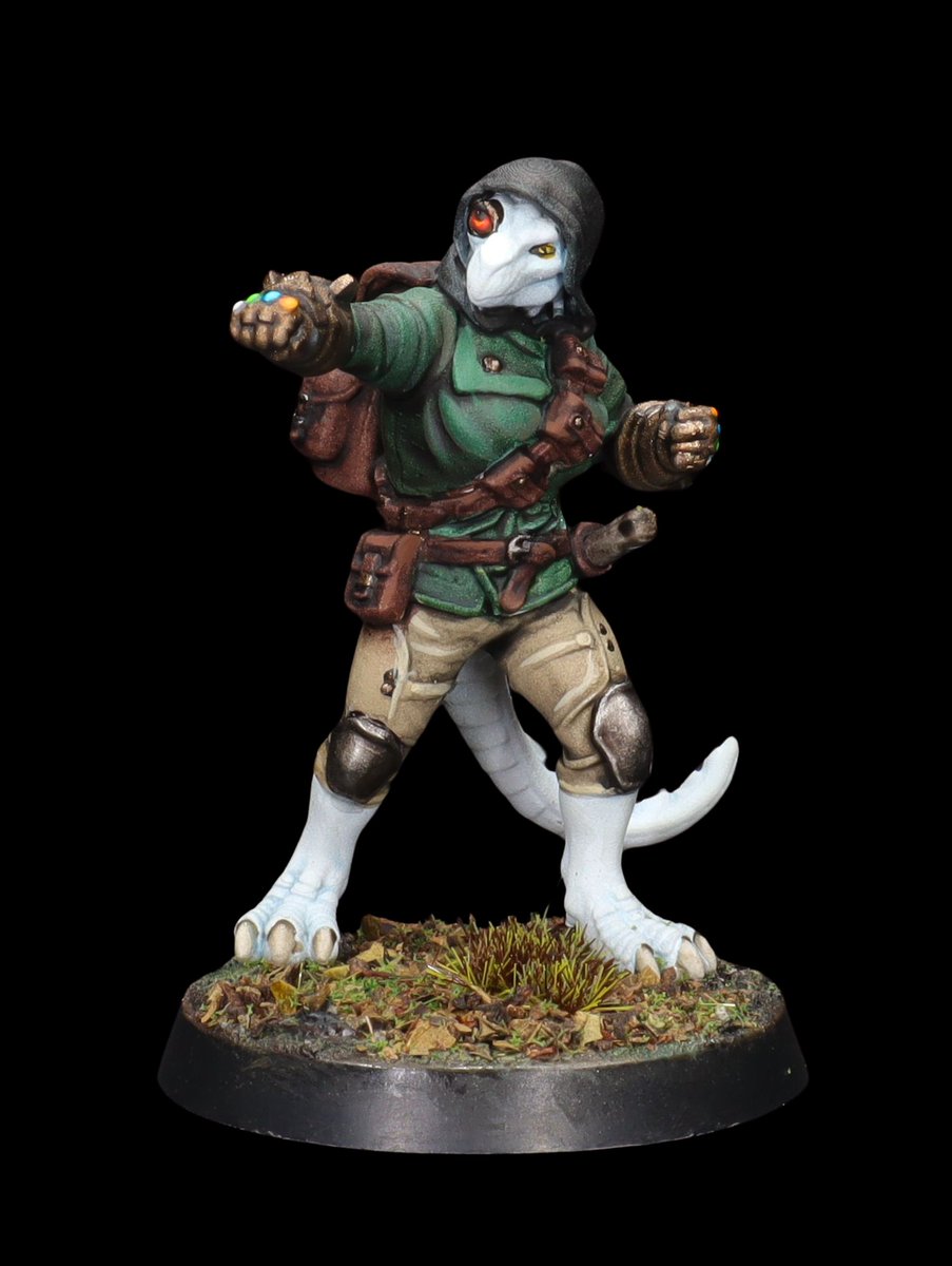 This is Afira Steelclaw, my son's artificer-ranger. I designed her on @heroforgeminis and painted up for when grandparents visited this weekend. We had a fantastic game that I'll share later 😁

#dnd #dndminiatures #paintingminis #dungeonsanddragons #tabletoprpgs #miniatures