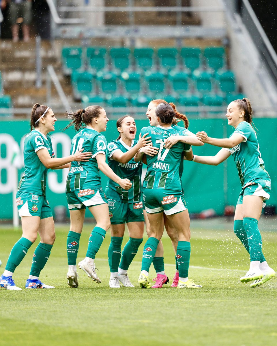 skrapid's tweet photo. Pause! Mit Treffern von Sophia #Johnston und Vanessa #Rautern geht es in die Kabinen. Überragende erste Halbzeit unserer Rapidlerinnen!
____________________
⏱️| 45‘ | #SCRFCM 3:0 | #DieRapid #SCR2025 https://t.co/QTz3pzpnFF