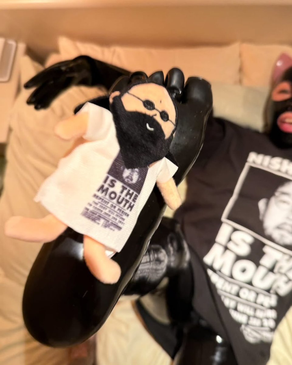 西本克利氏がディレクターを務めるファッションブランド《NISHIMOTO IS THE MOUTH 》<a href="/Nishimoto6996/">NISHIMOTO IS THE MOUTH</a> のモデル案件をゴムでしましたよっと😺　
どお？どお？めちゃラバーと相性良くない？
#PR #PR案件