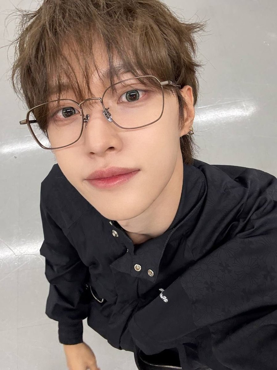 อ้ากกกกก หนุ่มแว่น น่าลักมากกกก y-y😭