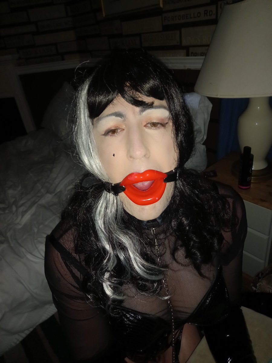 Had a very naughty time with a daddy at sweet Wednesday.Having him gag me before fucking my mouth 🔥 I was leaking in my cage