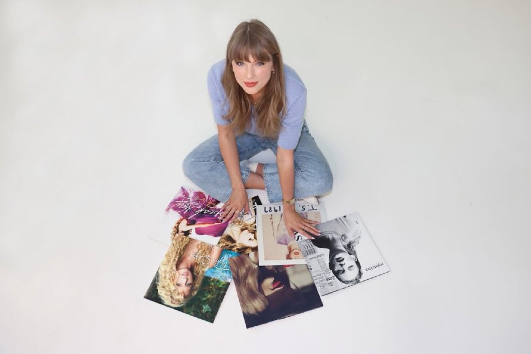 spotify_data's tweet image. .@taylorswift13 was the most streamed artist last week on global Spotify.
It’s her 111th week at #1 - the most for any artist.