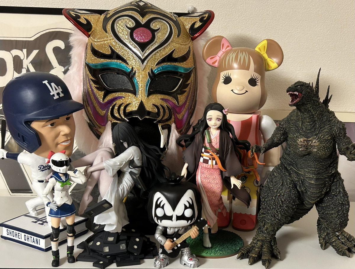 MetalSebo's tweet photo. 推し集結！ゴジラ 禰󠄀豆子ちゃん 翔平くん きゃりーちゃん 貞ちゃん 来夢先輩 KISSのジーン タイガークイーン（引退したのでマスクで😭）たまに推しの格好をしたがる(^_^;) https://t.co/rwkJpxKuaD