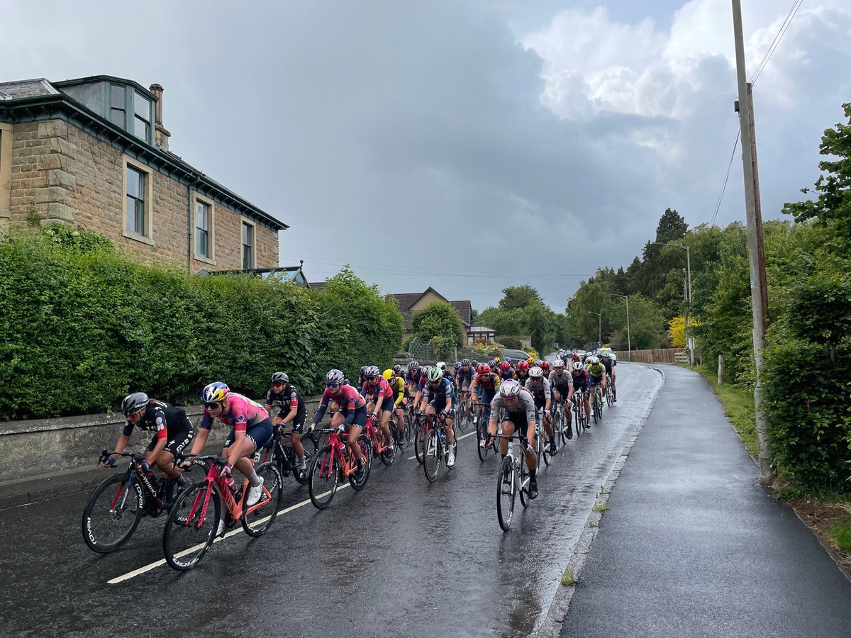 khursheb's tweet image. Epic @TourofBritain action #ScottishBorders today who cares about the rain? #tourofbritain #tourofbritainwomen 🔥