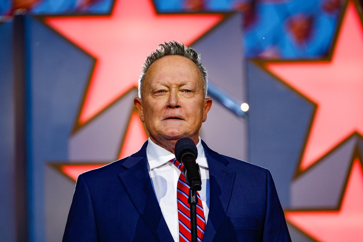 MemorialDayPBS's tweet image. Robert Patrick pays tribute to Iwo Jima veteran Don Graves at the 2025 National Memorial Day Concert.
Miss Robert’s tribute? Stream the show now: bit.ly/4dNPk1Y
@robertpatrickT2 #MemDayPBS #MemorialDay #RobertPatrick