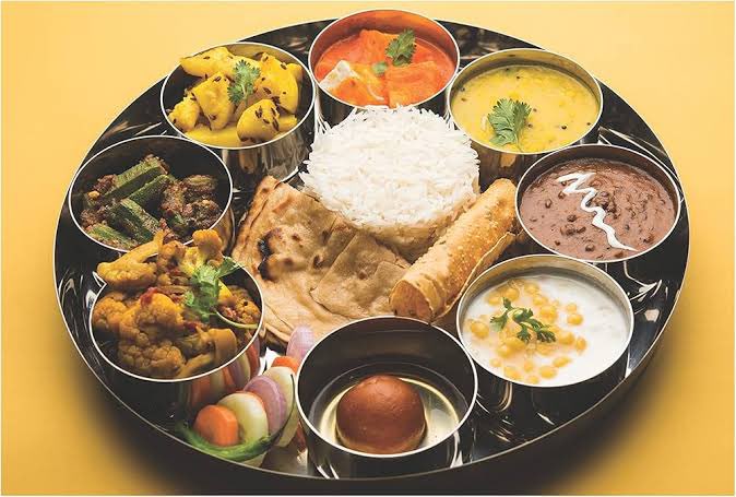 PoojaDevi0029's tweet photo. What is ur choice? …🙂‍↔️
.A.. Marwadi Thali with Bajre Ka rotla 
.B.. Sahi Sabjiya with sweet and more item … https://t.co/D5XtSEOug2