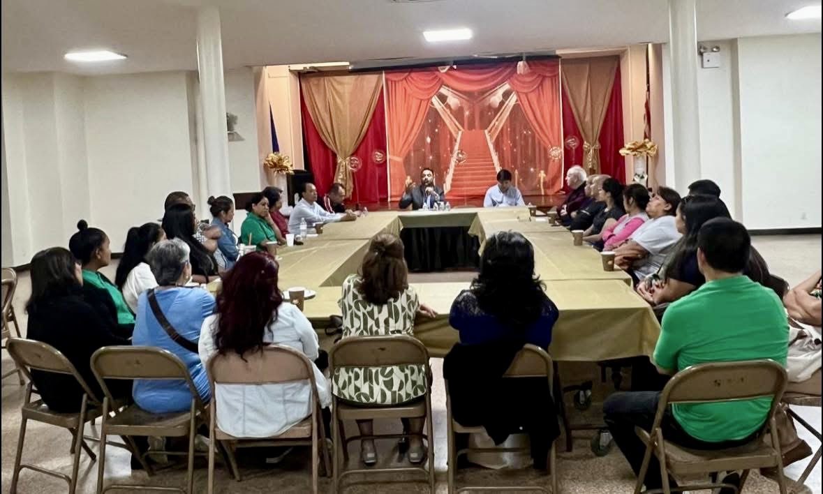 Félix Santana (@felixsantana4t) on Twitter photo Desde el <a href="/ConsulMexNuy/">Consulado General de México en Nueva York</a> nos pusimos de manteles largos con Ministerio Mexicano Diocesano quien convocó a su feligresía de Saint Patrick church en Long Island City a tomar el seminario “Derechos de las personas migrantes”
Felicidades a los graduados Desde el <a href="/ConsulMexNuy/">Consulado General de México en Nueva York</a> nos pusimos de manteles largos con Ministerio Mexicano Diocesano quien convocó a su feligresía de Saint Patrick church en Long Island City a tomar el seminario “Derechos de las personas migrantes”
Felicidades a los graduados