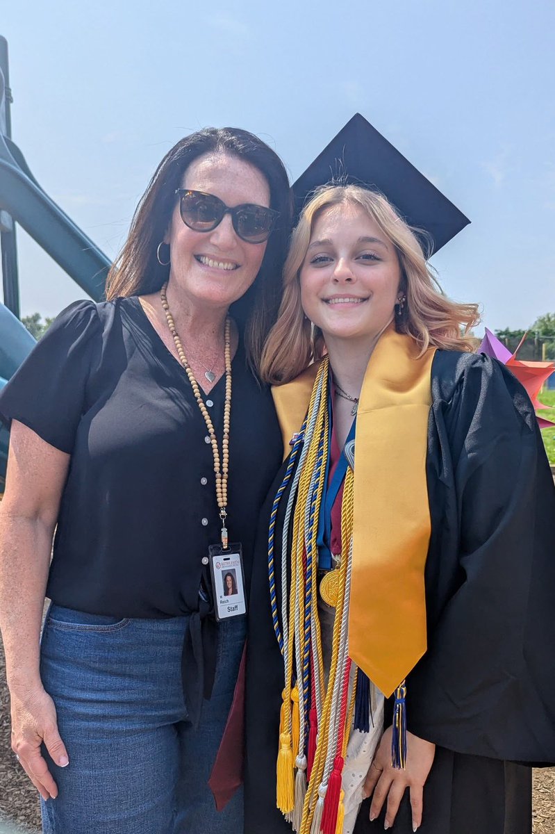 GarraffaReich's tweet photo. What a day! My very first class of 2nd graders graduated from Freedom🎓These are THE ones, the ones who made me a teacher💛I’m so proud of them, I truly love them, &amp; besides their parents, I am probably their biggest cheerleader! Go change the world! @BethlehemAreaSD #BASDproud https://t.co/Om9AHRcjPa