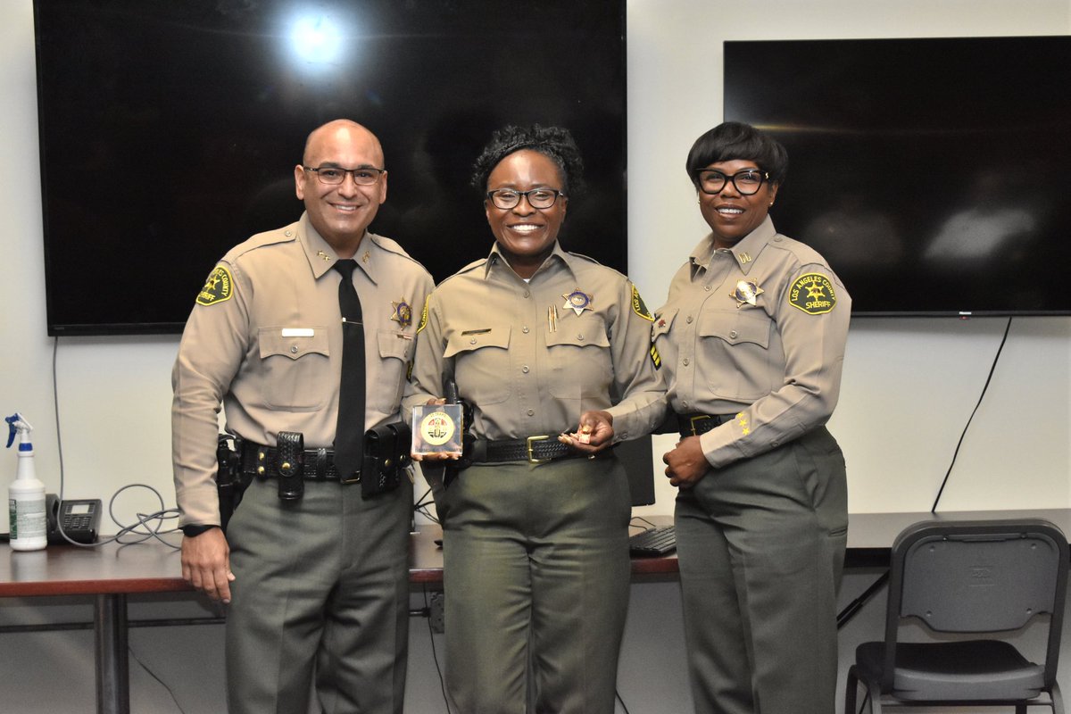 CarsonLASD's tweet image. Congratulations to Sergeant Thurmisha Lockhart on receiving her 25 Years of County and Department Service Awards, and to Detective Robert Long for his incredible milestone of 30 Years of County and Department Service!