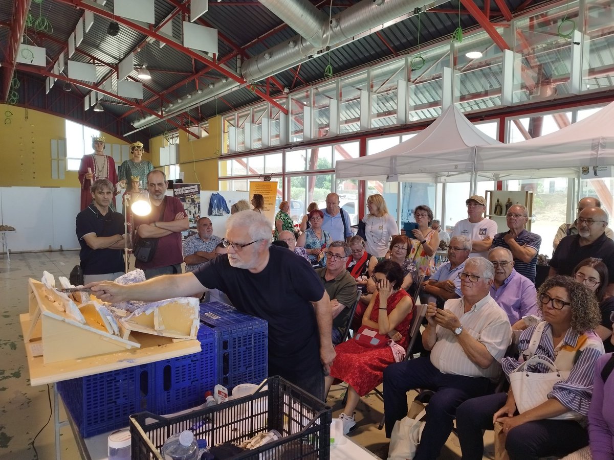 pessebrescat's tweet photo. Activitat intensa a #MóralaNova celebrant el #DASC2025, gaudint de la Cultura i del #pessebrisme https://t.co/QRq1YYh5SM