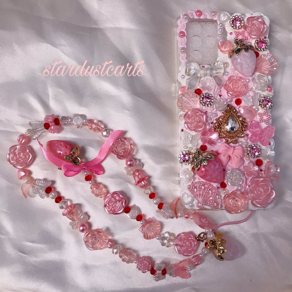 Stardustcarts's tweet image. 🎀Decoden Phone Case🎀

DM FOR COMMISION 💌

Price starts at 400php

nego dop | gcash | j&amp;amp;t

# wts lfb ph coquette seventeen nct dream 127 wayv aespa red velvet ive izone wonyoung twice blackpink zb1 skz txt bts svt enhypen treasure trsr lesserafim nwjns iphone samsung android