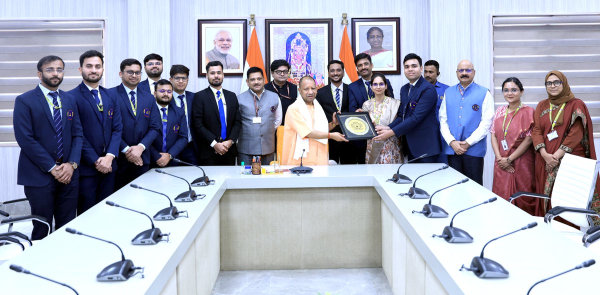 Yogi Adityanath Office (@myogioffice) on Twitter photo рдореБрдЦреНрдпрдордВрддреНрд░реА рд╢реНрд░реА <a href="/myogiadityanath/">Yogi Adityanath</a> рдЬреА рдорд╣рд╛рд░рд╛рдЬ рд╕реЗ рдЖрдЬ рд▓рдЦрдирдК рдореЗрдВ рднрд╛рд░рддреАрдп рд░реЗрд▓ рдкрд░рд┐рд╡рд╣рди рдкреНрд░рдмрдВрдзрди рд╕рдВрд╕реНрдерд╛рди (IRITM), рд▓рдЦрдирдК рдХреЗ рдЕрдкрд░ рдорд╣рд╛рдирд┐рджреЗрд╢рдХ рд╢реНрд░реА рд╕рдВрдЬрдп рддреНрд░рд┐рдкрд╛рдареА рдЬреА рдиреЗ рд╢рд┐рд╖реНрдЯрд╛рдЪрд╛рд░ рднреЗрдВрдЯ рдХреАред
рдЗрд╕ рдЕрд╡рд╕рд░ рдкрд░ рдкреНрд░реЛрдлреЗрд╕рд░ (рдПрдбрдорд┐рдирд┐рд╕реНрдЯреНрд░реЗрд╢рди) рд╕реБрд╢реНрд░реА рдХреГрд╖реНрдгрд╛ рддрд┐рд╡рд╛рд░реА рдЬреА, рдбреАрди рд╢реНрд░реА рд╢рд┐рд╢рд┐рд░ рд╕реЛрдорд╡рдВрд╢реА рдЬреА, рдХреЛрд░реНрд╕ рдбрд╛рдпрд░реЗрдХреНрдЯрд░ рд╢реНрд░реА рдореБрдЦреНрдпрдордВрддреНрд░реА рд╢реНрд░реА <a href="/myogiadityanath/">Yogi Adityanath</a> рдЬреА рдорд╣рд╛рд░рд╛рдЬ рд╕реЗ рдЖрдЬ рд▓рдЦрдирдК рдореЗрдВ рднрд╛рд░рддреАрдп рд░реЗрд▓ рдкрд░рд┐рд╡рд╣рди рдкреНрд░рдмрдВрдзрди рд╕рдВрд╕реНрдерд╛рди (IRITM), рд▓рдЦрдирдК рдХреЗ рдЕрдкрд░ рдорд╣рд╛рдирд┐рджреЗрд╢рдХ рд╢реНрд░реА рд╕рдВрдЬрдп рддреНрд░рд┐рдкрд╛рдареА рдЬреА рдиреЗ рд╢рд┐рд╖реНрдЯрд╛рдЪрд╛рд░ рднреЗрдВрдЯ рдХреАред
рдЗрд╕ рдЕрд╡рд╕рд░ рдкрд░ рдкреНрд░реЛрдлреЗрд╕рд░ (рдПрдбрдорд┐рдирд┐рд╕реНрдЯреНрд░реЗрд╢рди) рд╕реБрд╢реНрд░реА рдХреГрд╖реНрдгрд╛ рддрд┐рд╡рд╛рд░реА рдЬреА, рдбреАрди рд╢реНрд░реА рд╢рд┐рд╢рд┐рд░ рд╕реЛрдорд╡рдВрд╢реА рдЬреА, рдХреЛрд░реНрд╕ рдбрд╛рдпрд░реЗрдХреНрдЯрд░ рд╢реНрд░реА