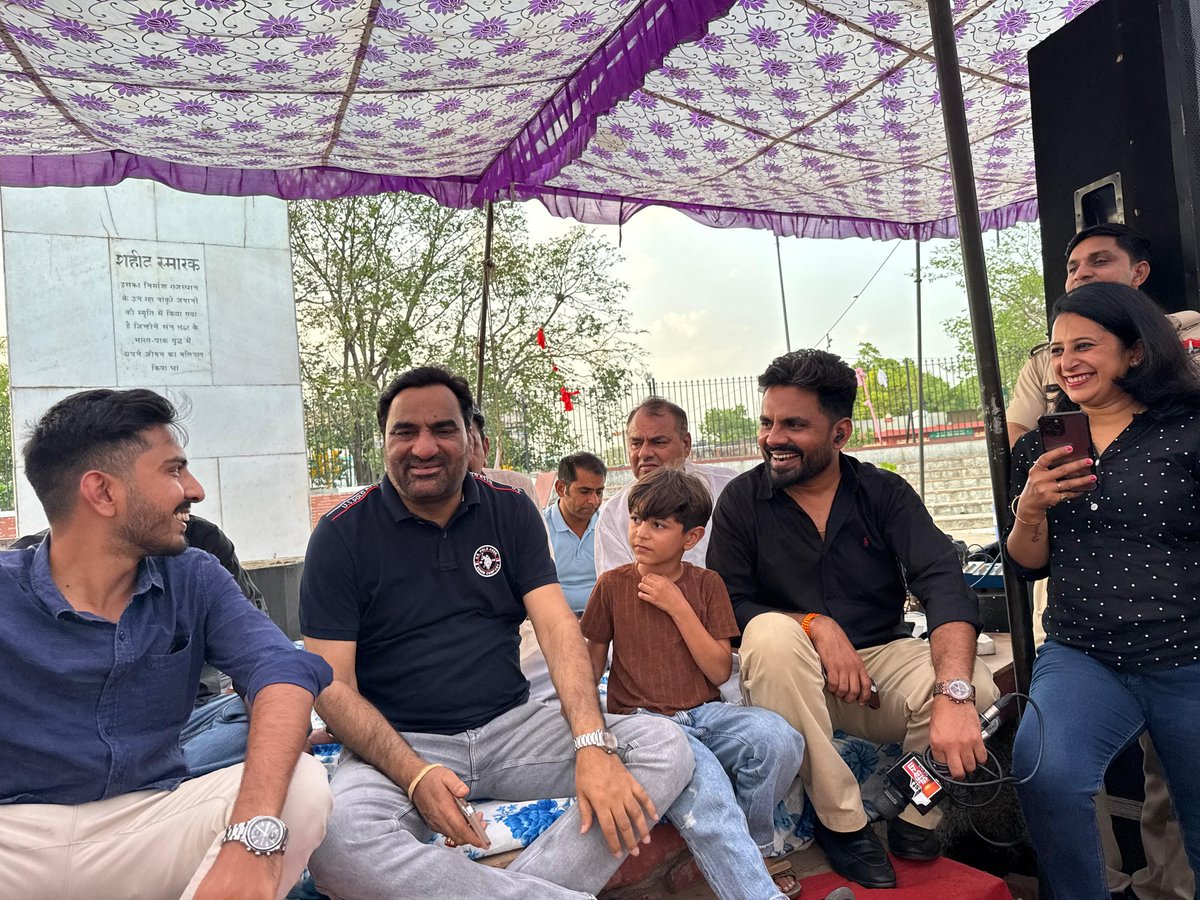 hanumanbeniwal's tweet photo. @ धरना स्थल,शहीद स्मारक,जयपुर | https://t.co/hcGWznL3Hi