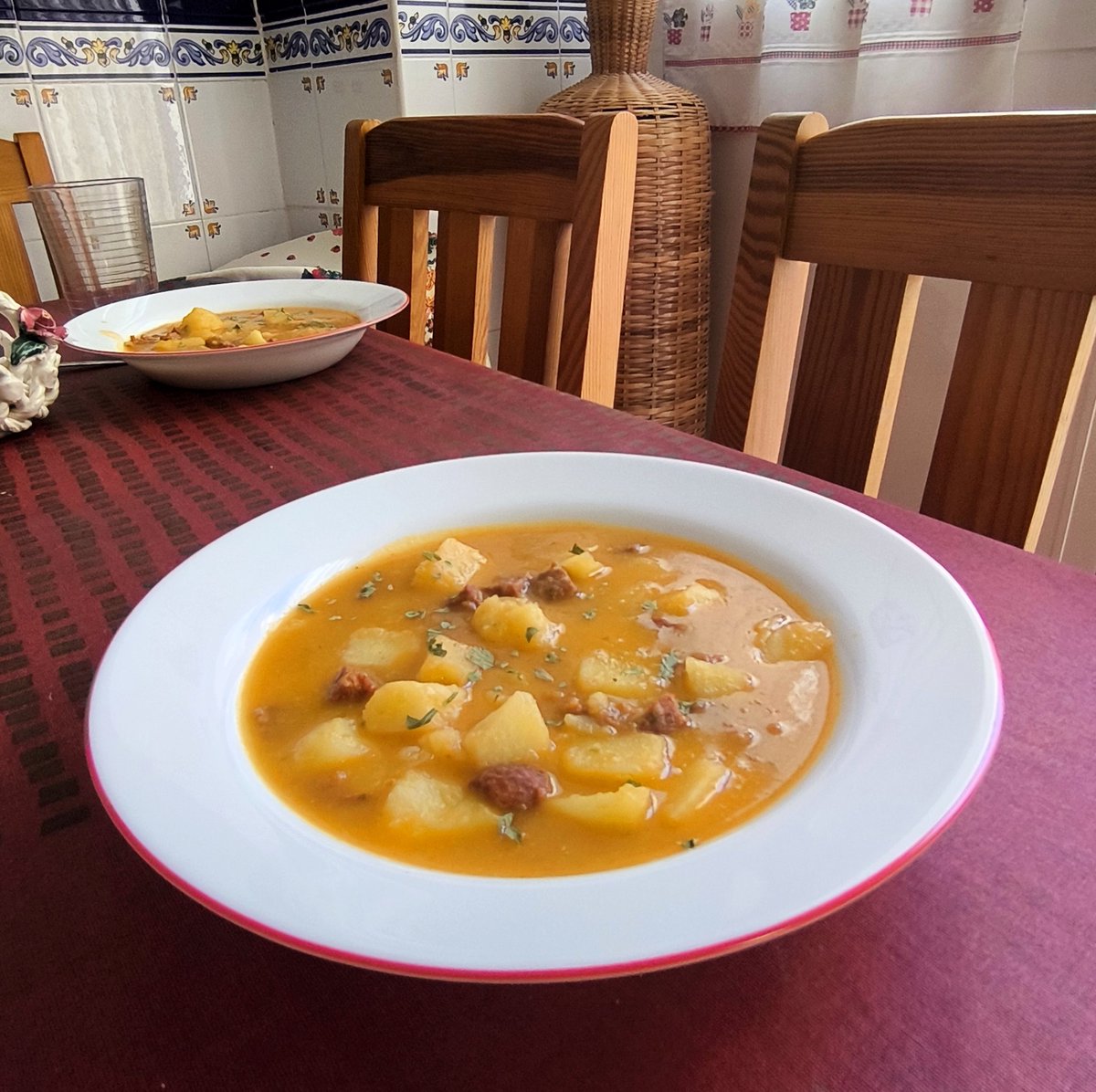 DaniBirras's tweet photo. Patatas choriceras.
(Sí, un plato bien caliente en pleno junio)
Contrataciones por DM https://t.co/NnPjRWjxTF