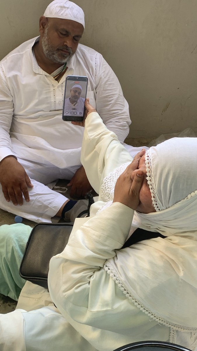 7Kholoud's tweet photo. التعب واضح ، بس الحب والضحكة أوضح 🥹🤍
اللهم تقبّل واغفر لهم اجعل ضحكتهم ما تفارقهم أبدًا

 #فريق_جامعة_الملك_سعود_للعمل_التطوعي
 #البرنامج_الصحي_التطوعي_بالحج
 
 #درهم_وقاية
 #حج_1446هـ
 #بهمة_سرينا17 https://t.co/YHfGYxNicJ
