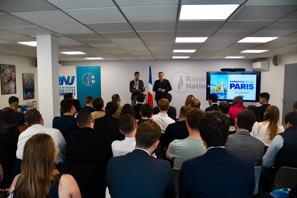 RNJ_off's tweet photo. 🔵 Formation en communication et organisation des actions, animée par nos directeurs nationaux adjoints et cadres locaux, pour les responsables du RNJ cet après-midi à Paris.

Se former aujourd’hui pour gagner demain : c’est l’objectif de ce week-end de formation. 🇫🇷 https://t.co/WEQjDWQ2dw