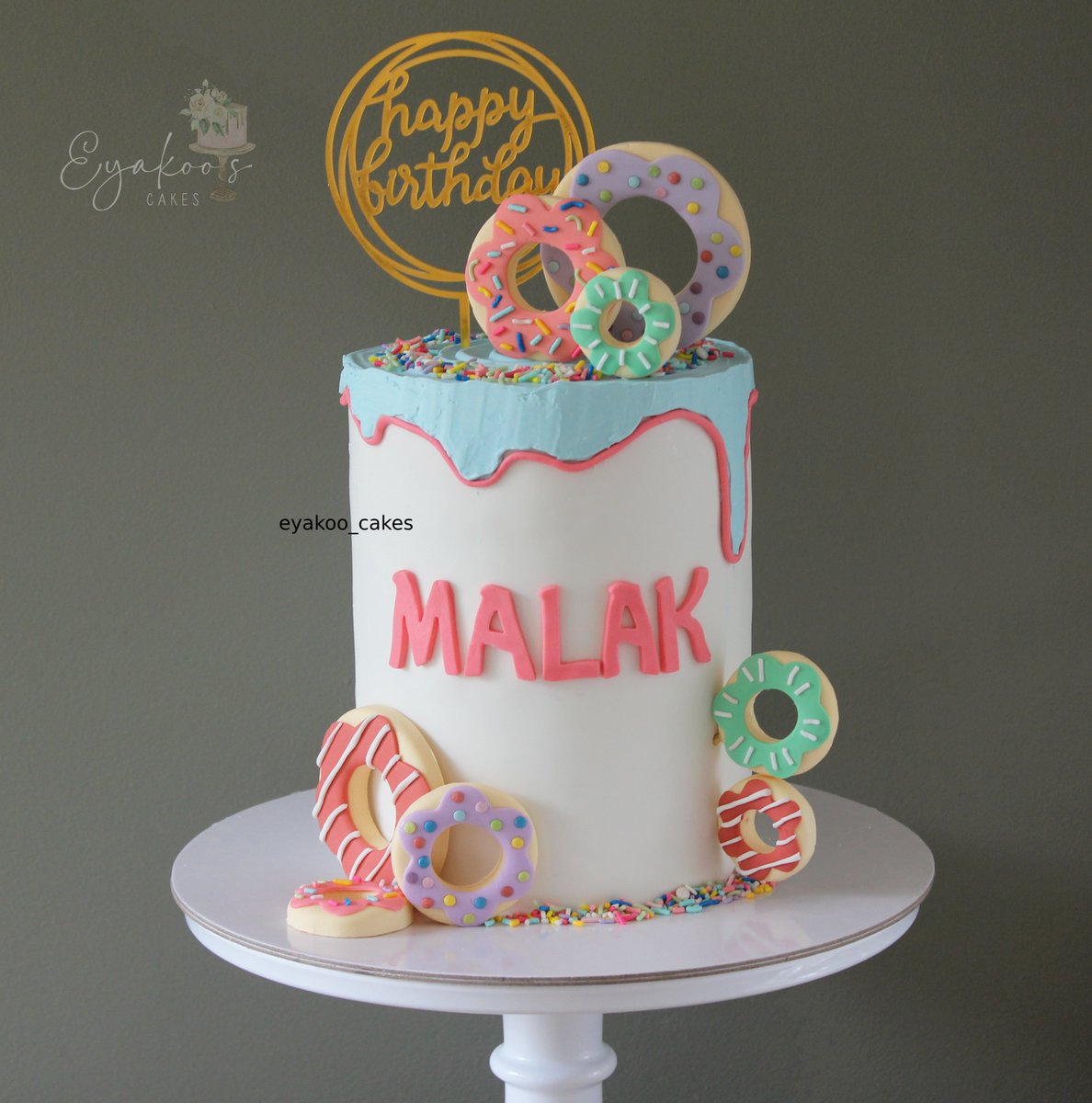 Some sprinkle fun with a donut-themed birthday bash 🍩🎉 Our cakes are designed to match your vibe. #DonutCake #SprinkleJoy
