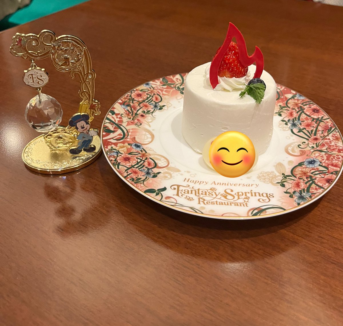 plupon's tweet image. 今回も友達に感謝しまくりの2日間でした
写真2枚目のケーキは1周年お祝い中の今だけ？それとも前からずっとやってるの？
#FSH #ファンタジースプリングスホテルレストラン