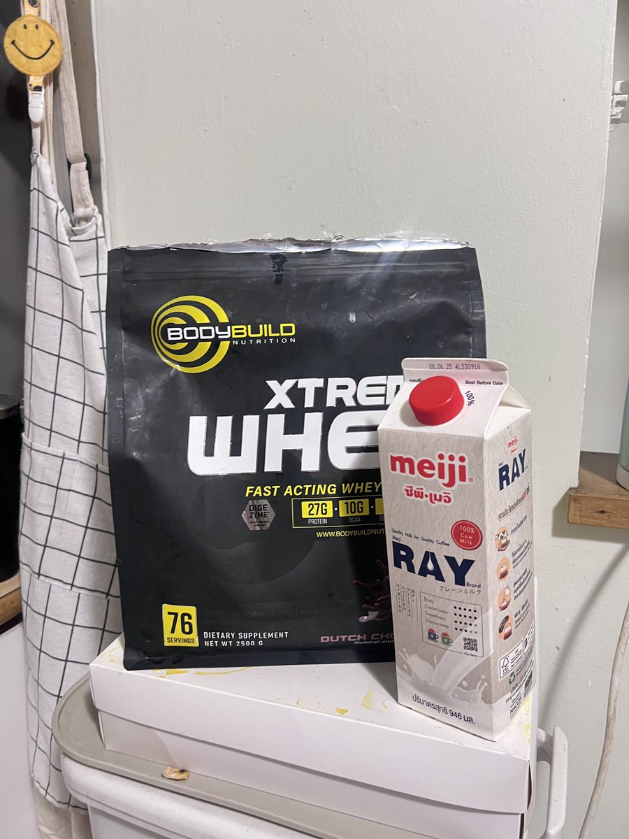 ทุกคนฟังนะ ดูโอ้ชงนมเมจิเรย์กะเวย์bodybuildnutritionอร่อยโคตรๆๆๆๆๆๆๆๆๆๆๆๆๆๆๆๆๆๆๆๆๆๆๆ เวย์โปรตีนตัวทีเด็ดของพ้ม โปรโมทเหมือนนำเข้าเอง สมกับที่เพื่อนป้ายยามาว่าไม่อร่อยเอาตีนมายันหน้า เสียดายอดยันหน้าชีเพราะอร่อยจิง ราคาเหมือนแรง แต่ถุงนึง 76 สกู๊ป ตกสกู๊ปละ 38 บาท จะบ้าา