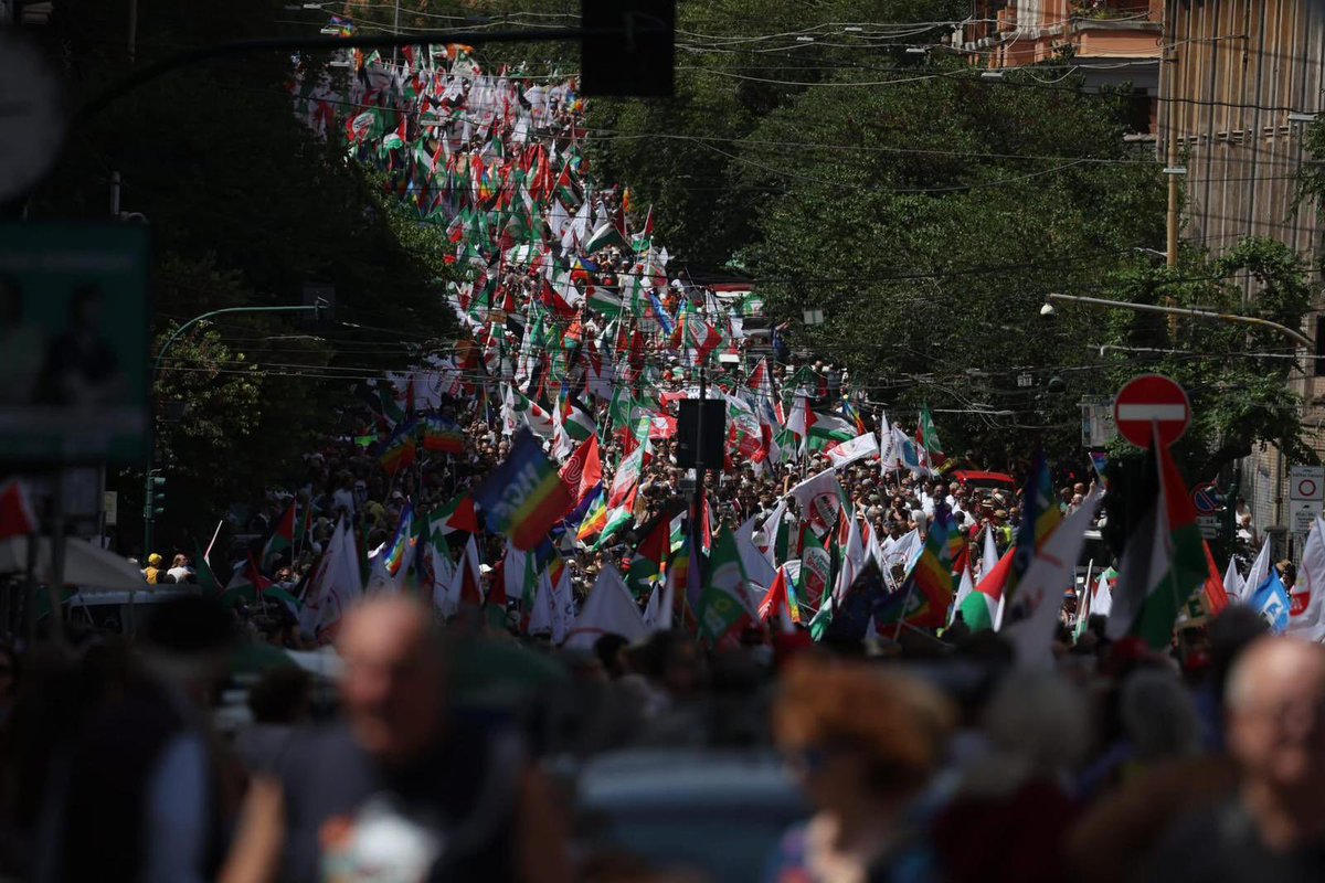 In tantissimi a Roma per Gaza e per dire stop al massacro perpetrato da Nethanyau e il suo governo, che non distingue tra i terroristi di Hamas e il resto della popolazione civile palestinese.