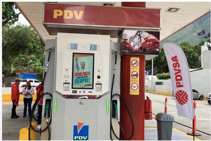 maibortpetit's tweet photo. 🚨 En las próximas horas, asesores zonales de #PDVSA contactarán discretamente a las estaciones de servicio para coordinar el "ajuste técnico" del precio de la gasolina.

🛑 Importante:
Aunque el nuevo precio ya esté escrito en el surtidor (con marcador permanente y resignación incluida), no se puede cobrar hasta que el régimen lo anuncie oficialmente.
En Venezuela, el combustible no sube: fluctúa según la voluntad política.
El mercado no manda; el miedo sí.