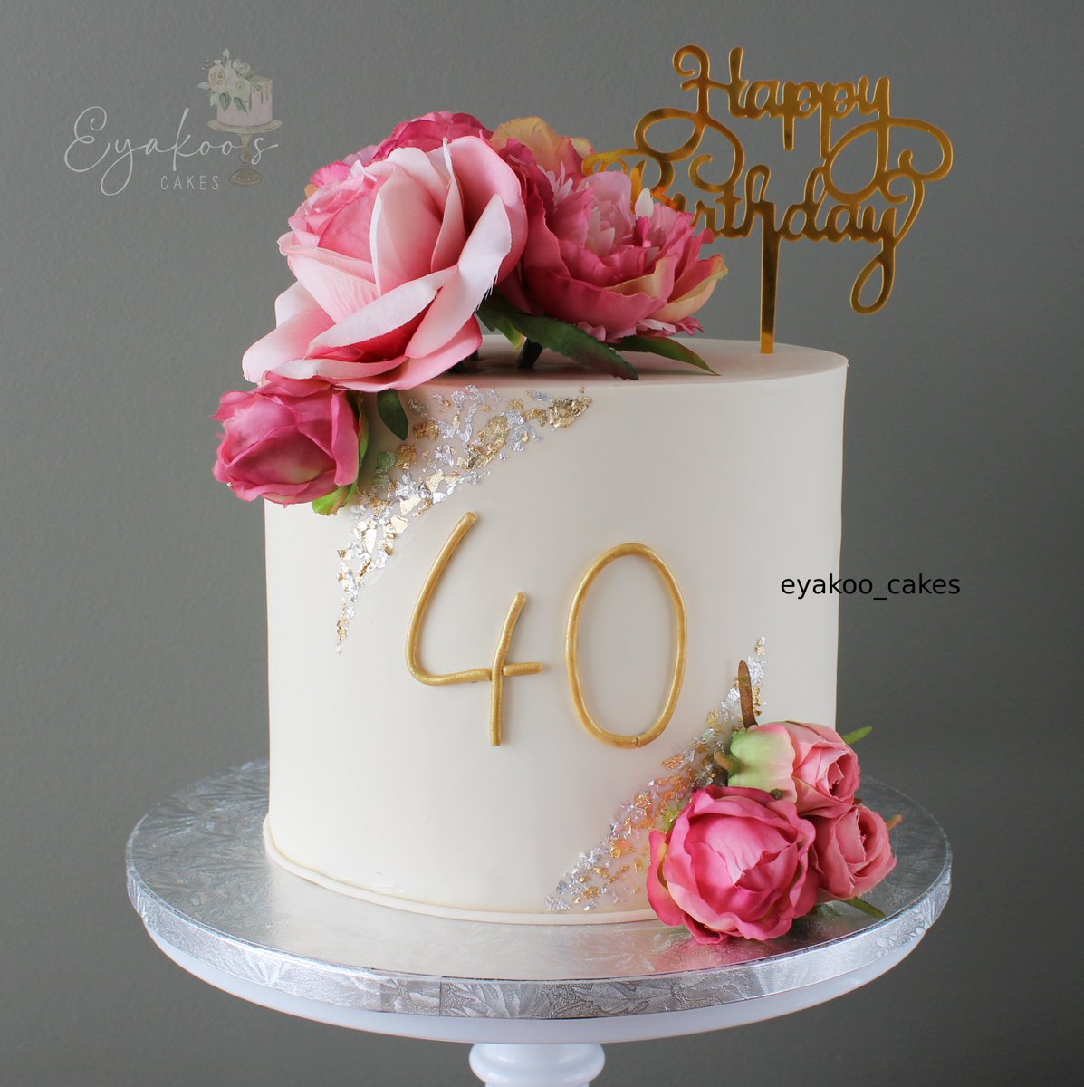 Pink flowers + edible gold = perfection 🌹📷 Celebrate your 40th in timeless style. DM to order! #ElegantCakes #40thBirthday #CustomCakes