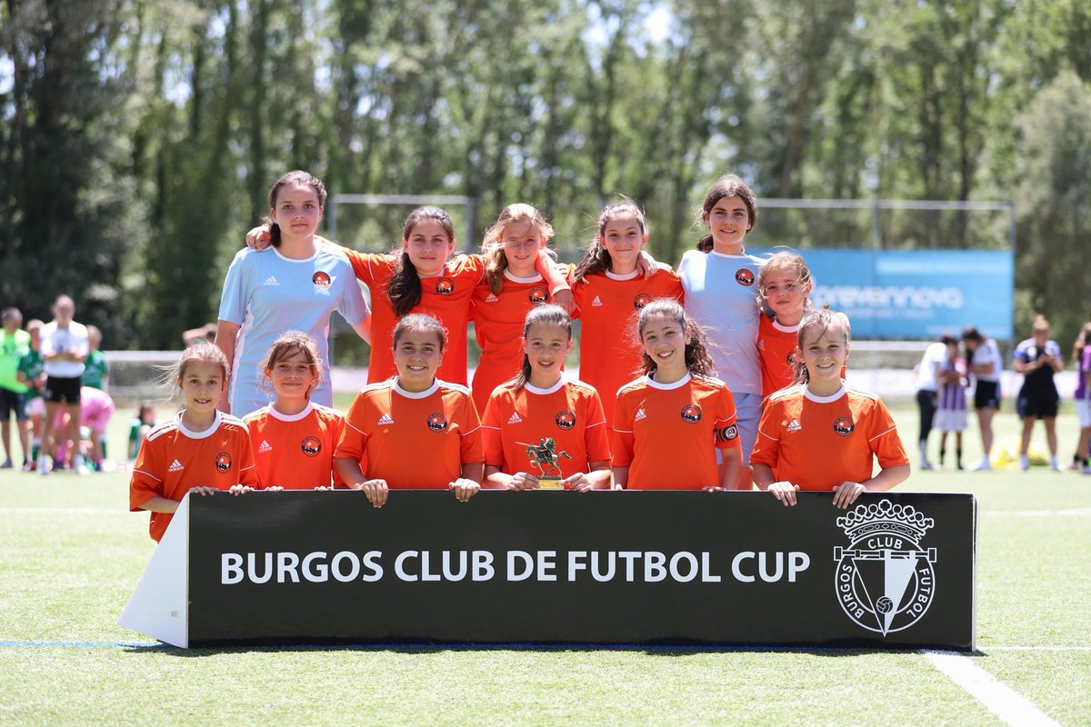 Entrega de premios🙌🏻

Muchas gracias a todos los presentes por hacer posible la I BCF Cup Femenina Fundación Caja de Burgos⚪️⚫️

#TodaMiVida