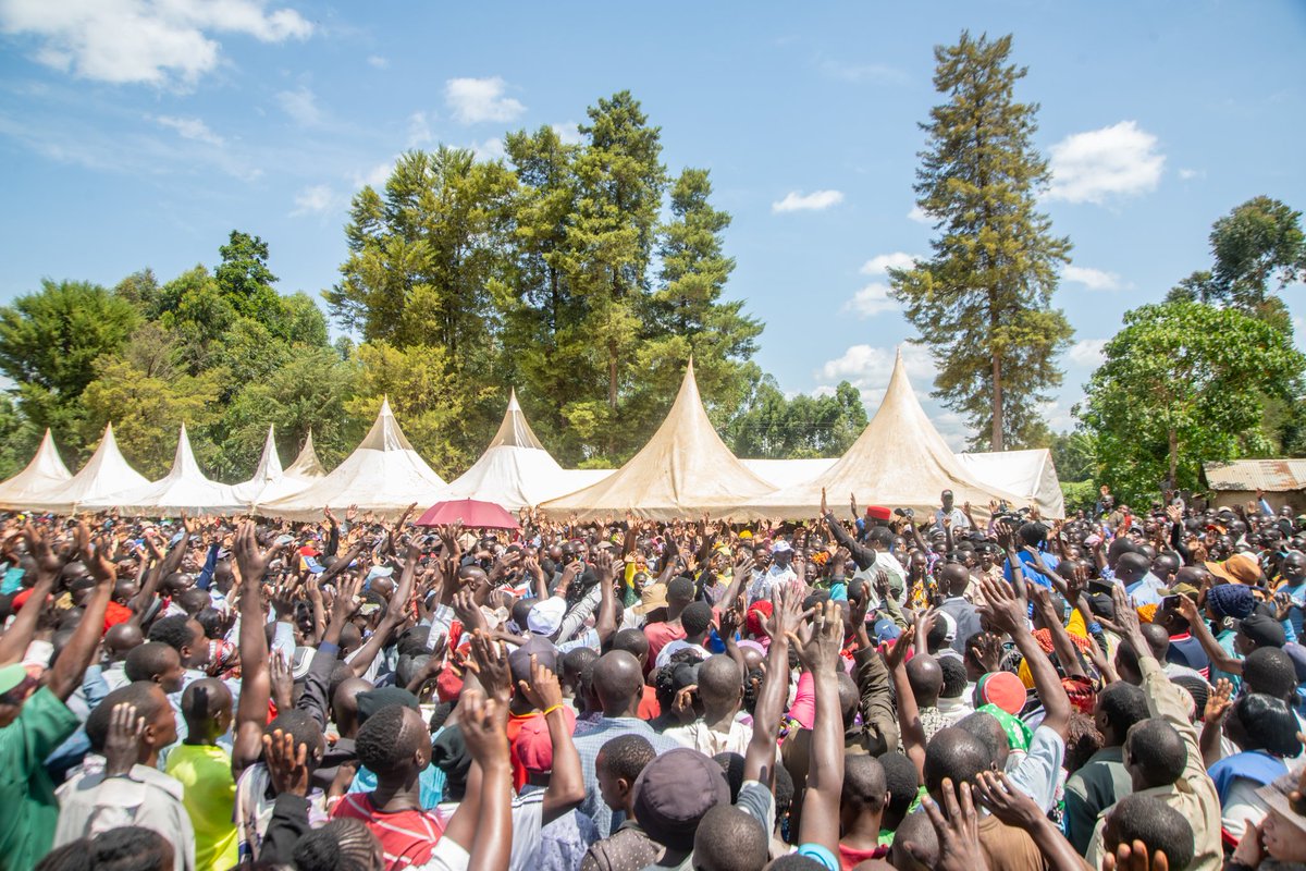 I welcomed fellow leaders from across the political divide to a funds drive aimed at economically empowering women from various groups in Kimilili Constituency. 

We will continue to explore every avenue to ensure our people are empowered economically.