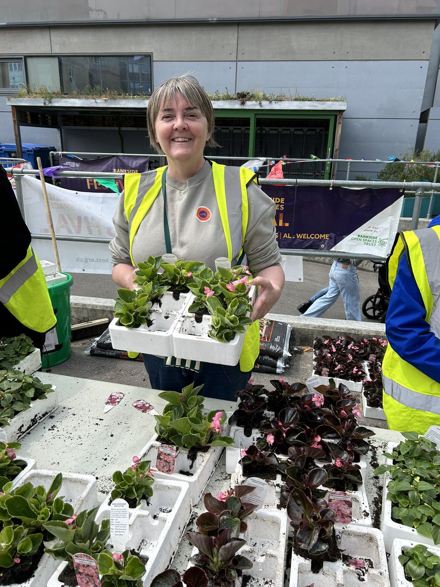 DavidWatsonLD's tweet photo. Great to join the #BOSTFest 2025!
Check out the live music, dancing, community stalls, art, food, drinks and free plants until 8pm today in Red Cross Garden, Redcross Way and Marlborough Sports Garden.
Well done to the BOST team for putting together another amazing event! https://t.co/NDWaxm9tJT