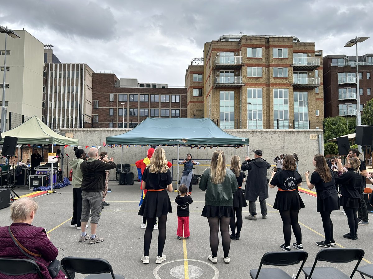 DavidWatsonLD's tweet photo. Great to join the #BOSTFest 2025!
Check out the live music, dancing, community stalls, art, food, drinks and free plants until 8pm today in Red Cross Garden, Redcross Way and Marlborough Sports Garden.
Well done to the BOST team for putting together another amazing event! https://t.co/NDWaxm9tJT
