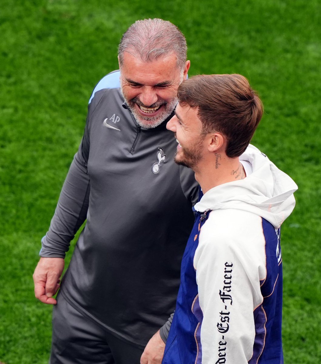 Madders10's tweet image. Gaffer, where to start.
Firstly, thank you for bringing me to this wonderful club that I now call my home. Your instant belief in me to not only sign me but make me the clubs vice captain & part of the leadership group from the get go is something I’ll always be thankful for.…