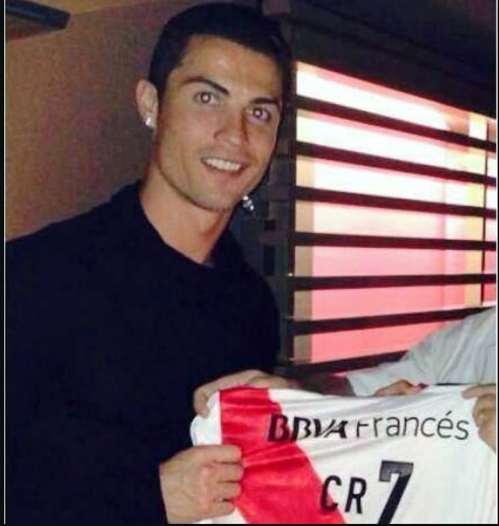 RiverC3110's tweet photo. RECIBÍ INVITACIONES DE ARGENTINA PARA JUGAR EL MUNDIAL DE CLUBES. Nunca se sabe qué pasará. Igual ya tengo 40, lo veo muy difícil. No soy Argentino, pero quiero ir. Tengo mucho cariño por Argentina y Messi.”

🗣Cristiano Ronaldo
#CR7ARiver 🐔 https://t.co/iFPbVVHzar