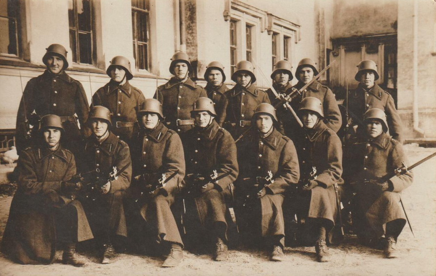 sitnikov_94's tweet photo. Латвийские солдаты позируют для фото.
1930-е
#Interbellum https://t.co/lBW540uqX4
