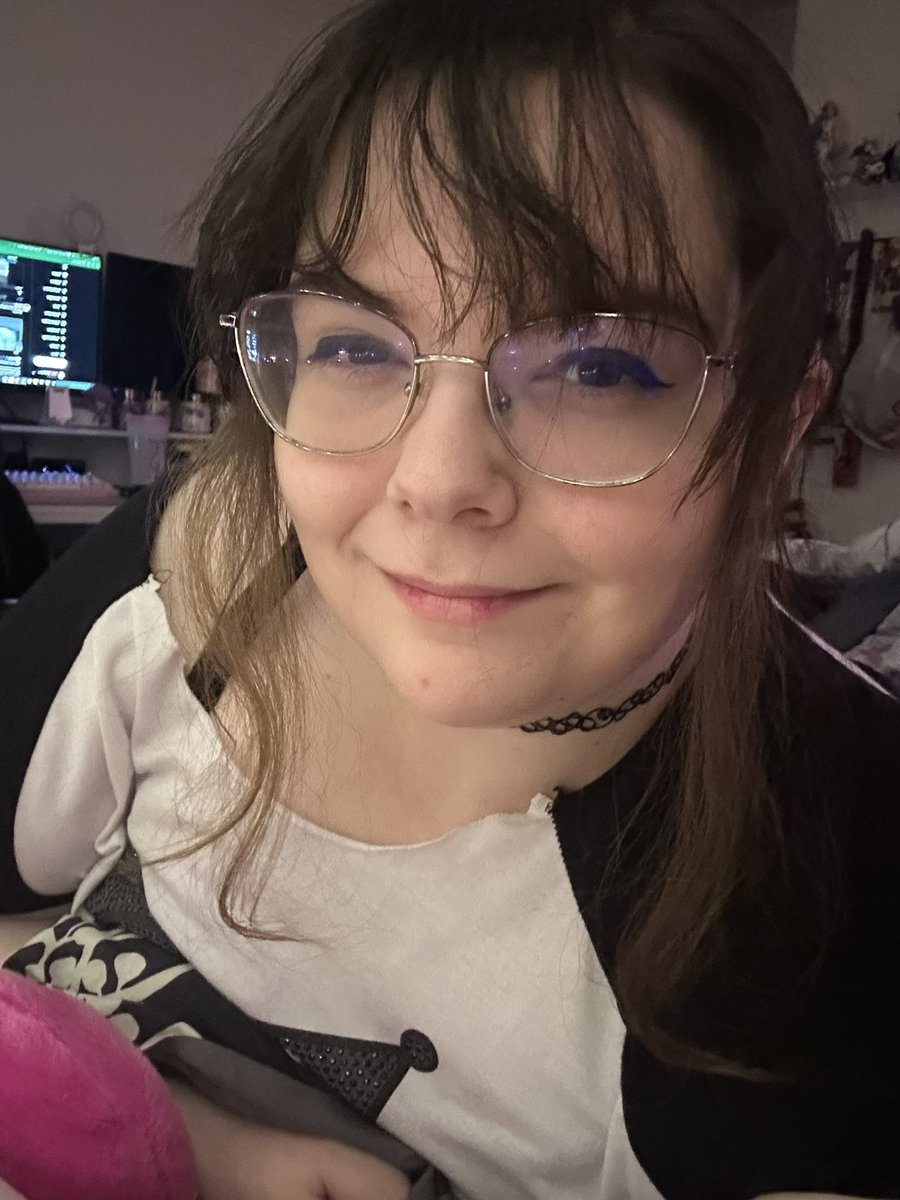 Decided to cut my bangs this morning 🩷