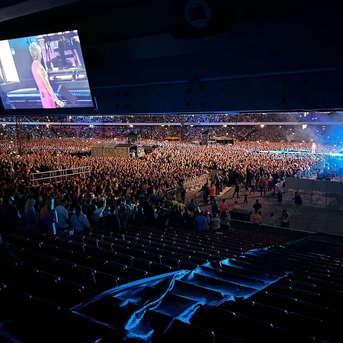 Concert Season is back 🎉🎤

<a href="/robbiewilliams/">Robbie Williams</a> N1 at <a href="/Arsenal/">Arsenal</a> stadium

#MySJADay #StJohnPeople