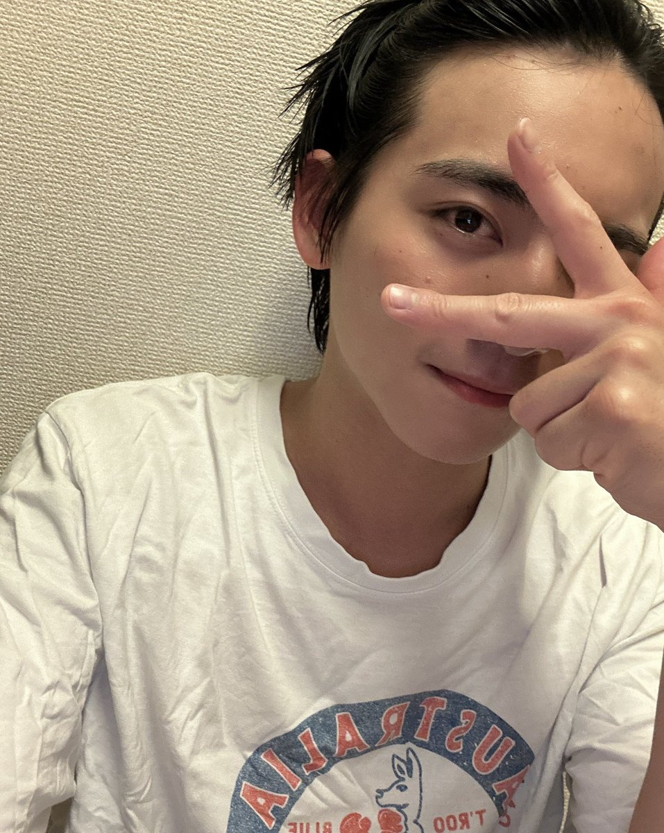 TatsukiOkubo1's tweet image. 今日も一日お疲れ様でした🙋

風呂上がりの水が1番うまい。
ということで、自撮り習慣1日目😎👍