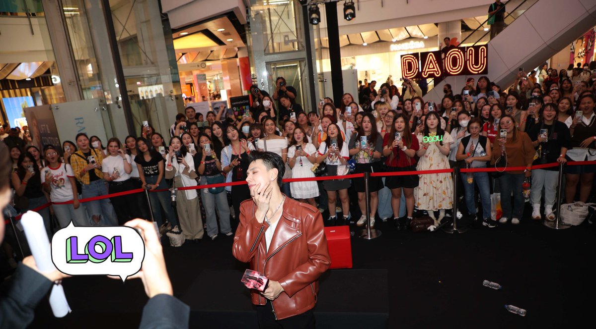 oueiija's tweet photo. วันนี้ขอบคุณทุกๆคนมากๆเลยนะครับ
เป็นอีกวันที่มีความหมายสำคัญกับผมจริงๆ
ฝากเนื้อฝากตัว ต้าห์อู๋ พิทยา ด้วยนะครับ 

DAOU PREMIERE EVENT
#DAOU_นิราศรักเอย_DDAY https://t.co/ty5gWcm3lx