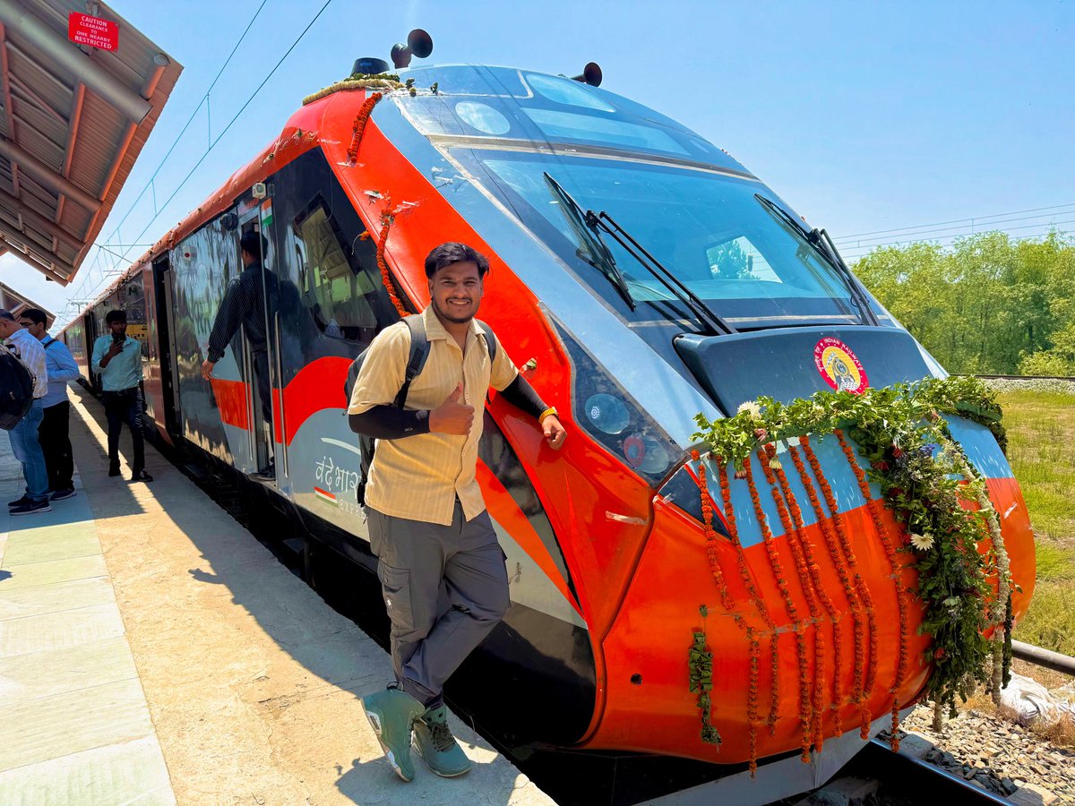 Mr.Vishal (@mrvishalsharma_) on Twitter photo Finally aaj Shri Atal Bihari Vajpayee dhara dekha gaya sapna sakar hua ( katra Shrinagar Vande Bharat Inaugural Run ) <a href="/RailMinIndia/">Ministry of Railways</a> <a href="/AshwiniVaishnaw/">Ashwini Vaishnaw</a> <a href="/narendramodi/">Narendra Modi</a> Finally aaj Shri Atal Bihari Vajpayee dhara dekha gaya sapna sakar hua ( katra Shrinagar Vande Bharat Inaugural Run ) <a href="/RailMinIndia/">Ministry of Railways</a> <a href="/AshwiniVaishnaw/">Ashwini Vaishnaw</a> <a href="/narendramodi/">Narendra Modi</a>