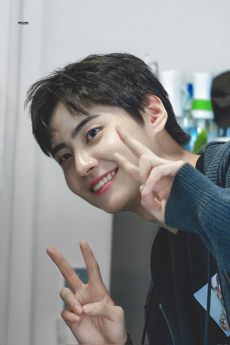 shine_9668's tweet photo. 말랑콩알강아지야 생일 축하해
#서른이지만_아기태양입니다
#ALWAYS_JINHYUK_DAY https://t.co/f2YIU0pryF