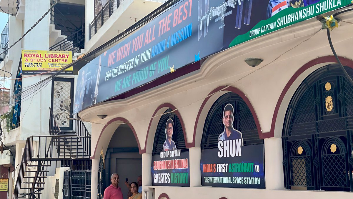 Subhanshu Shukla's Home in Lucknow has become an inspirational spot for students, they are coming in numbers for selfies and wishes ♥️

Subhanshu is part of the 4 member team going to space in Axiom Mission 4, a collaboration b/w NASA &amp; SpaceX.