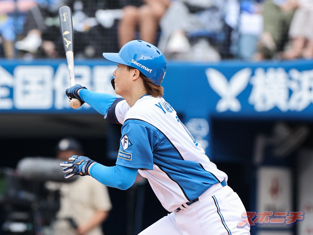 Sponichi_Photo's tweet photo. セパ交流戦<DeNA・日本ハム②>

7回、2点適時打を放った山崎福也。
投げては8回途中4失点の投球で二刀流ぶりを発揮しました✨️
(撮影・五島 佑一郎)
記事はこちら👇
https://t.co/T0cCJjgGmG

 #日本ハムファイターズ  #山崎福也  #明治大学 https://t.co/ag8enQcH8Z