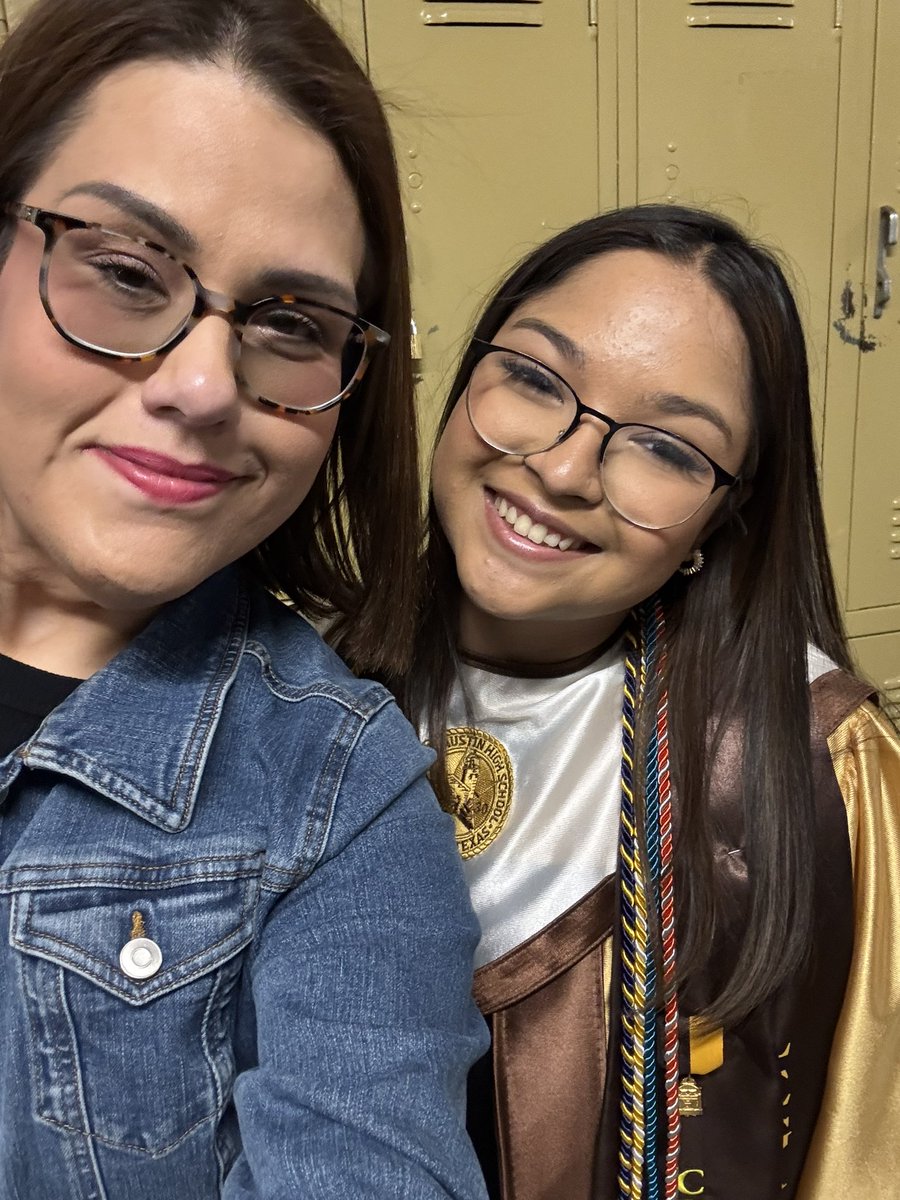 austingut301's tweet photo. Some of my favorite kiddos are graduating 😭 Class of 2025! https://t.co/Ylf5SRiD97