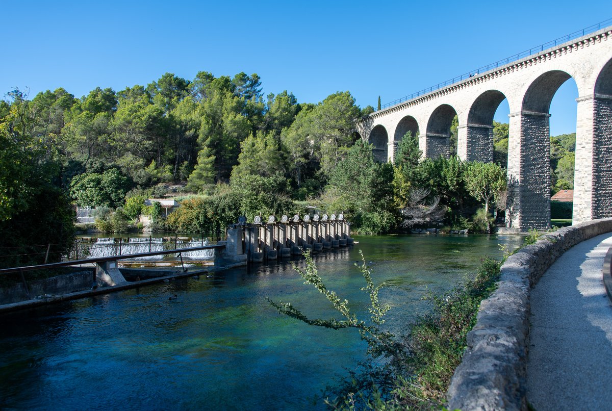 #doucefrance #MagnifiqueFrance #genieten #France #History #travelphotography PONT-AQUEDUC DE GALAS (Fontaine de Vaucluse) france