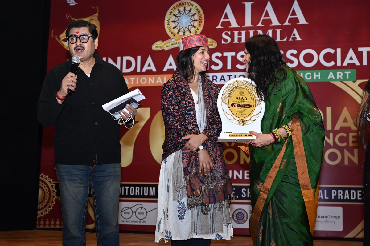 Oshin Sharma (@theoshinsharma) on Twitter photo It was such an honour and blessing to meet Shri <a href="/rohitashvgour/">Rohitashv Gour</a> Rohitashv Gour ji and his wife Smt. Rekha Gour ji in person. Thank you sir for having me as a guest at your event organised in memory of your late father under тАЬ All India Artist AssociationтАЭ at Kalibari Shimla. It was such an honour and blessing to meet Shri <a href="/rohitashvgour/">Rohitashv Gour</a> Rohitashv Gour ji and his wife Smt. Rekha Gour ji in person. Thank you sir for having me as a guest at your event organised in memory of your late father under тАЬ All India Artist AssociationтАЭ at Kalibari Shimla.