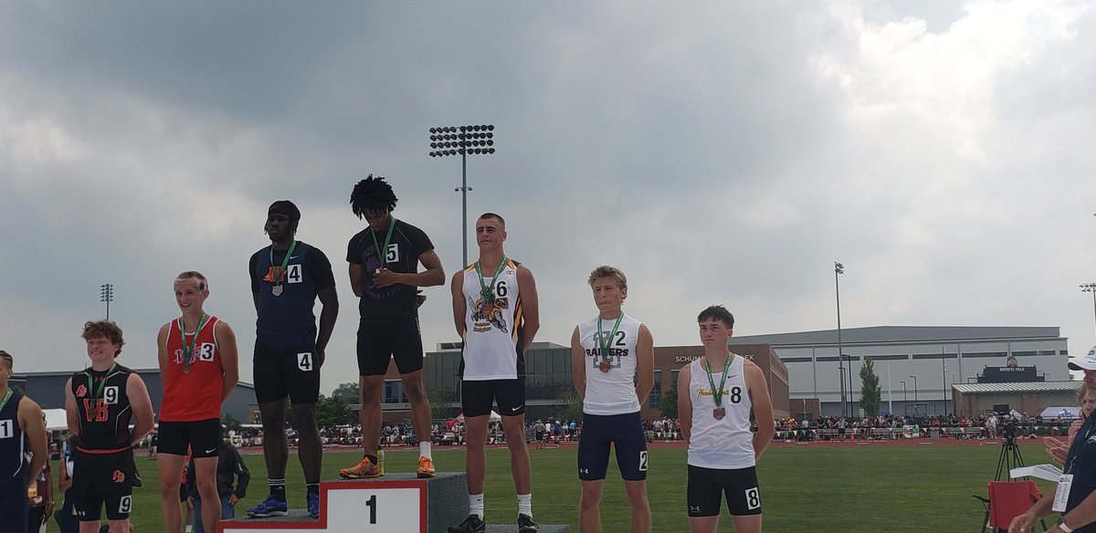 #Norrhmor's Cowin Becker followed up winning a D3 title in the long jump and running on the 3rd place 4x1 relay by also getting 3rd un the 400.
