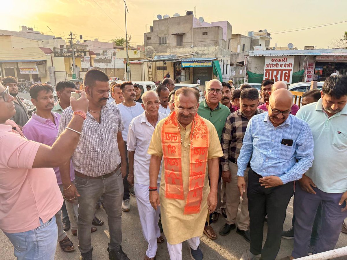 VasudevDevnani's tweet image. अजमेर उत्तर विधानसभा में वार्ड 71 में नागफणी तिराहे से आनासागर झील तक 53.80 लाख रुपये की लागत के नाले के निर्माण कार्य का शुभारम्भ किया।

#RajAssemblySpeaker #Ajmer #Devlopment